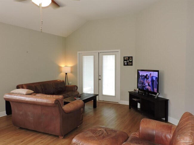 Building Photo - 5643 Vendome Ct