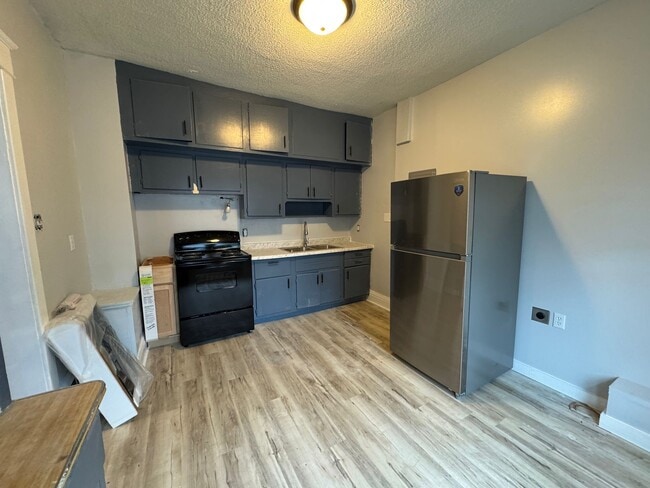 Building Photo - 1053 Huey St