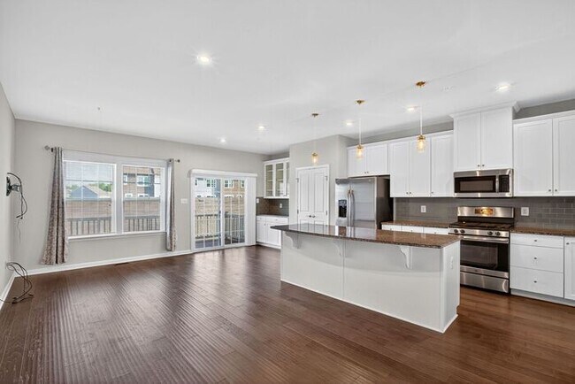 Building Photo - 5704 River Shark Ln