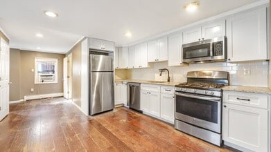 Building Photo - 49 Coles St