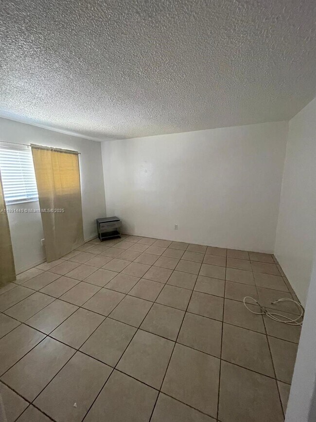 Foto del edificio - 16851 NE 18th Ave