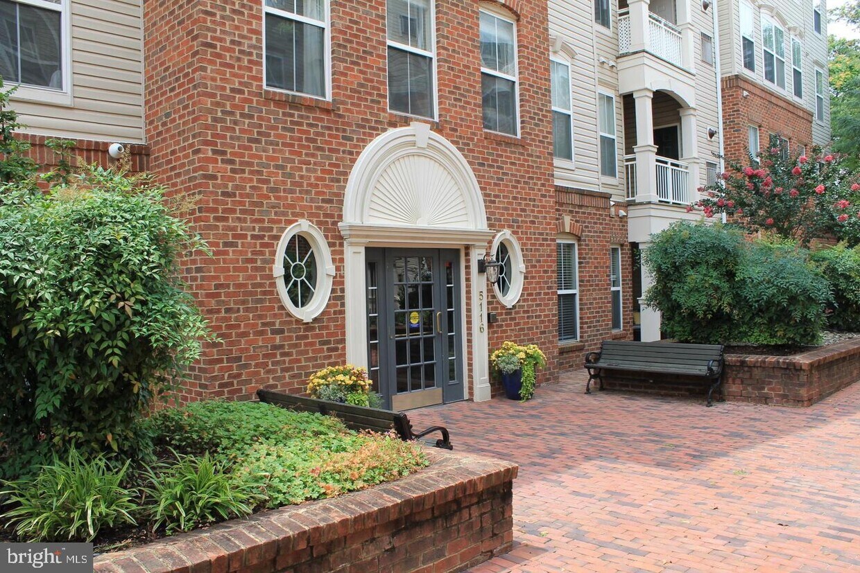 5116 Donovan Dr Unit 202, Alexandria, VA 22304 Condo for Rent in