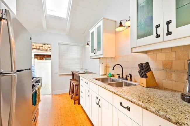 Building Photo - Comfortable and Spacious Rental Opportunity