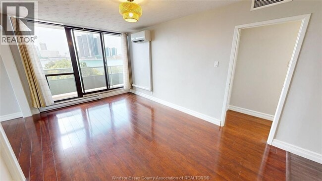 Building Photo - 111 Riverside Dr E