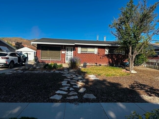 Building Photo - 1298 N Garnette Cir