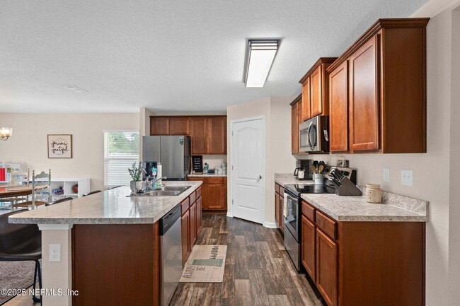 Building Photo - Welcome home to this beautiful 4 bedroom, ...