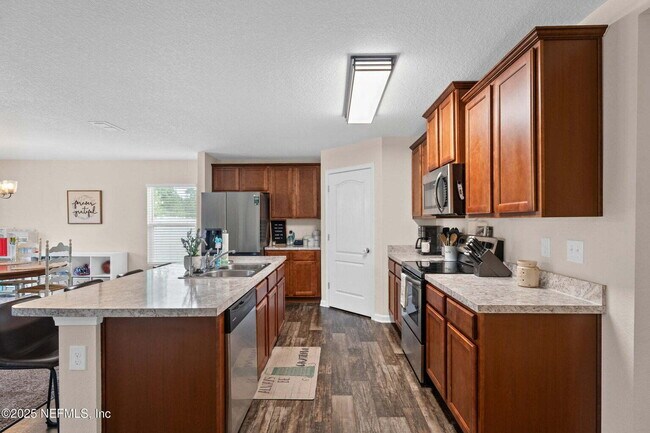 Foto del edificio - Welcome home to this beautiful 4 bedroom, ...