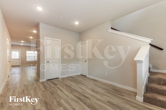 Building Photo - 623 Sophia Wy