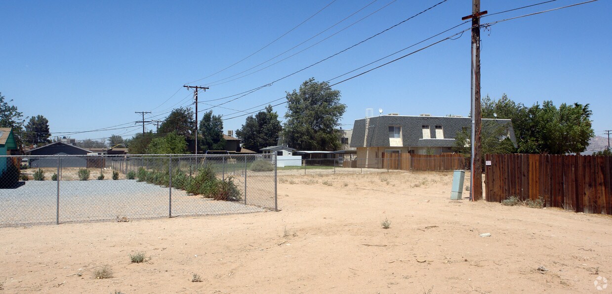 Building Photo - 21463 Yucca Loma Rd
