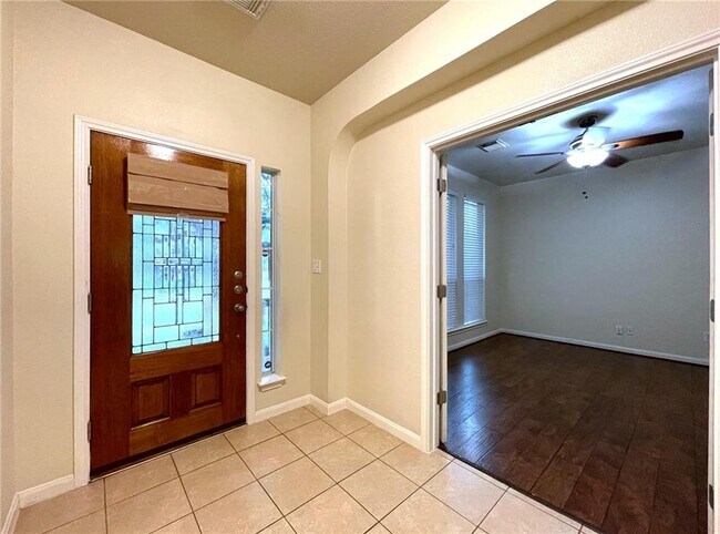 Building Photo - 800 S Frontier Ln