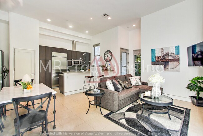 Foto del edificio - Beautiful Studio near Melrose - This is the Place to be.