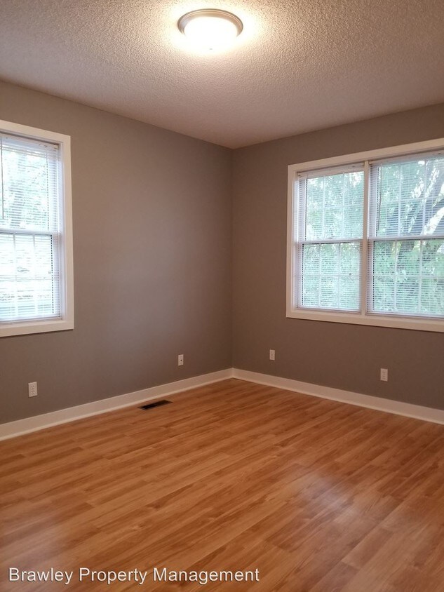 Primary Photo - 3 br, 2 bath Apartment - 351 S. Madison St
