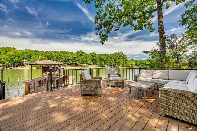 Photo - 11 Hamilton Woods Ct House