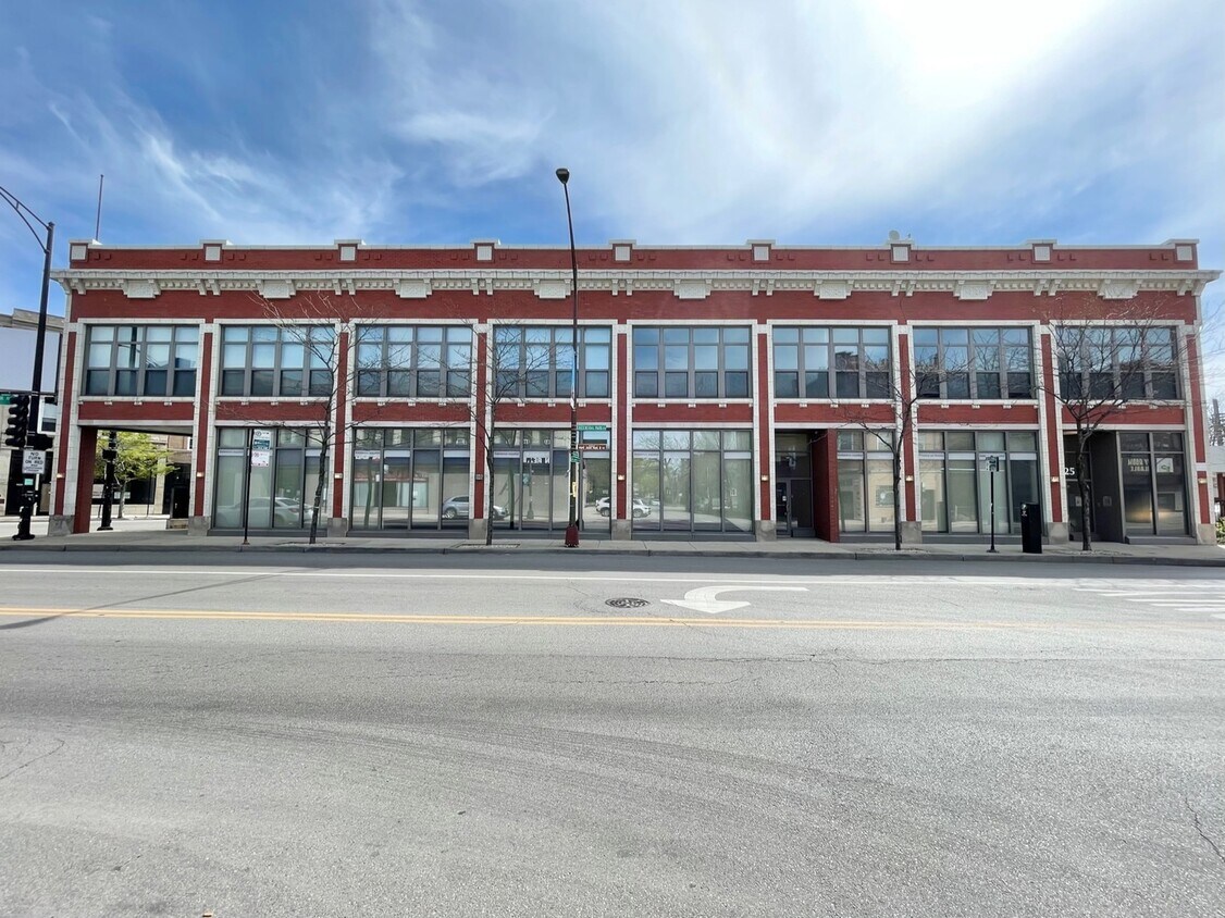 Primary Photo - 2934 N Milwaukee Ave