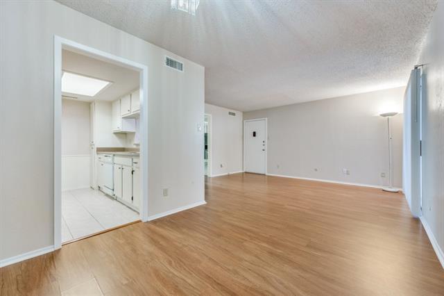 Foto del edificio - 12830 Midway Rd