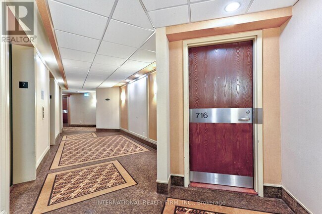 Building Photo - 711 Bay St.