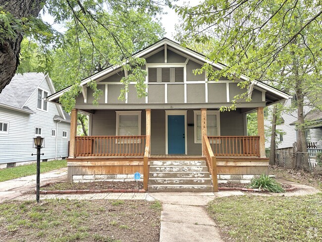 Building Photo - 136 S Green St