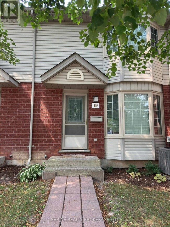Building Photo - 70-70 Chapman Ct