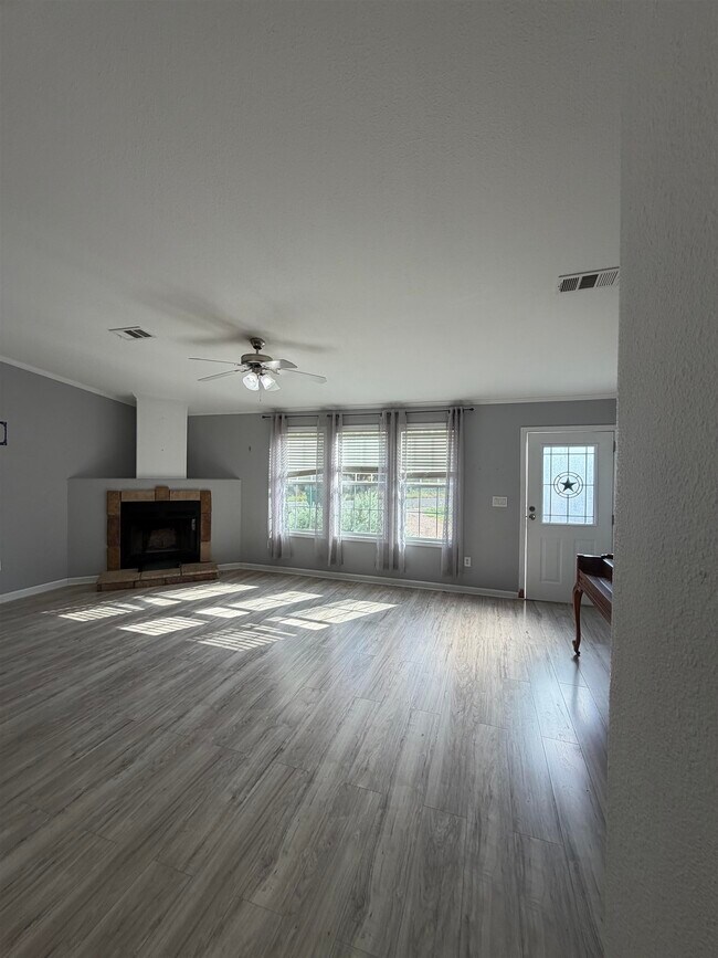 Building Photo - 311 E Castleshoals Dr