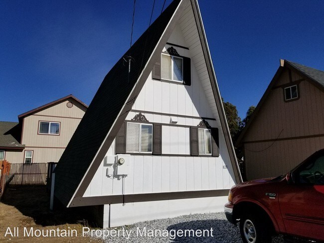 Foto del edificio - 828 Pine Ln