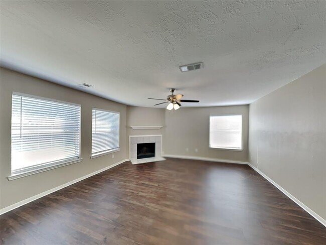 Building Photo - 16118 April Ridge Dr