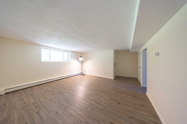 Building Photo - 33 Westgate Rd