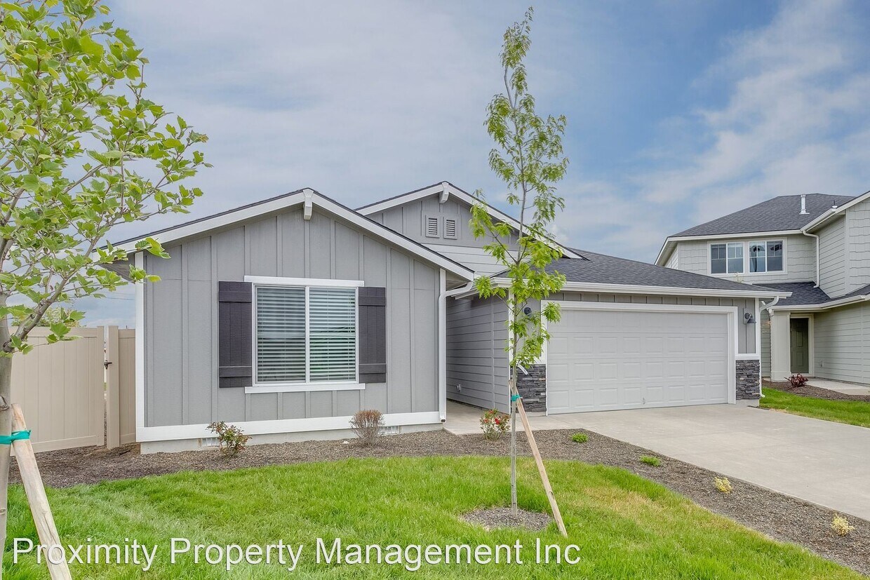 Foto principal - 4 br, 2 bath House - 3150 N Saratov Way