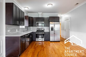 Building Photo - 738 N Avers Ave