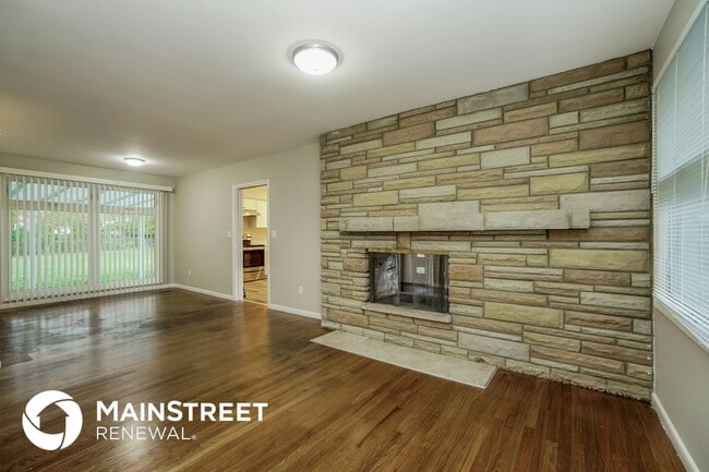 Building Photo - 414 E Clearview Ave