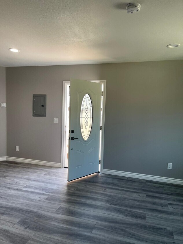 Foto principal - 15205 Studebaker Rd