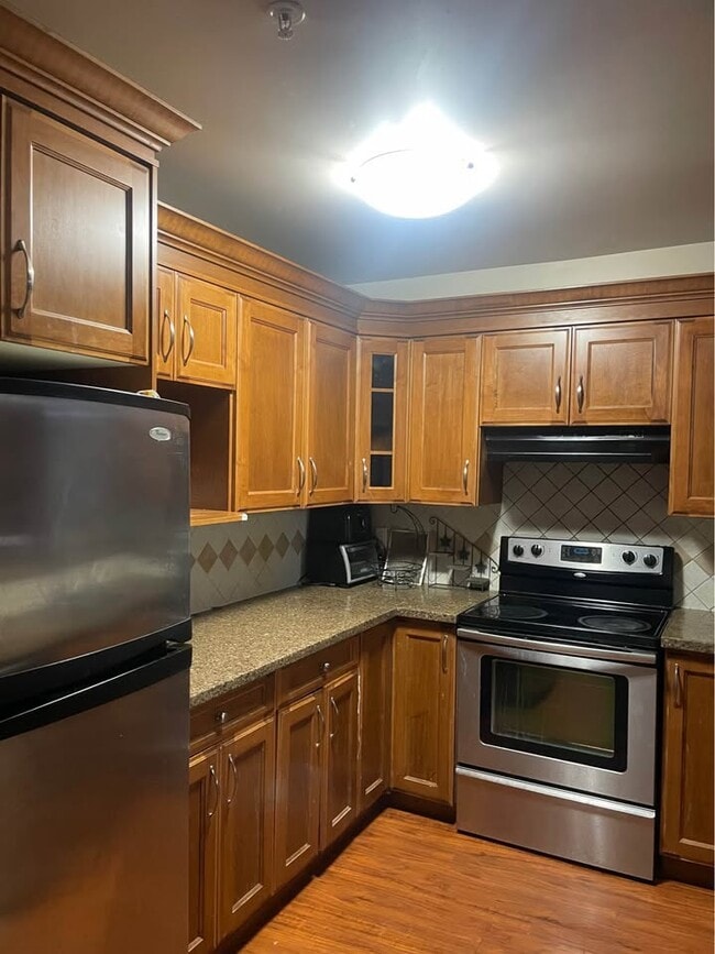 Building Photo - 10289 133 St