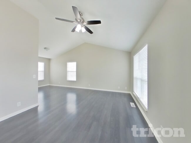 Building Photo - 716 Sweetwater Cir