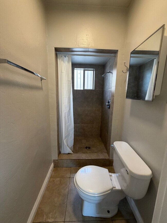 Foto del edificio - 339 E 19th St