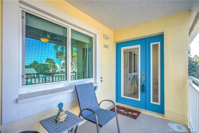 Foto del edificio - 5602 NE Gulfstream Way