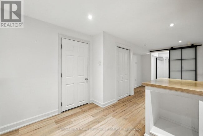 Building Photo - 1387 Largo Crescent