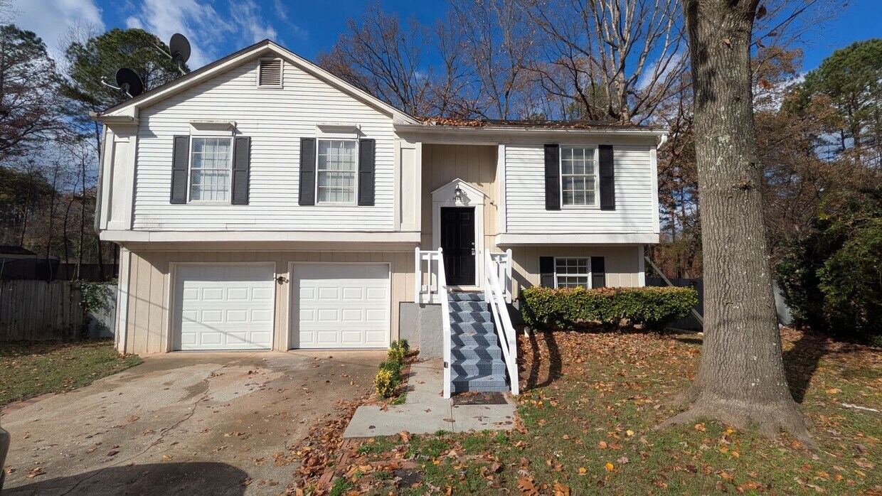 Primary Photo - Spacious 4-Bedroom Home with Huge Backyard in Norcross