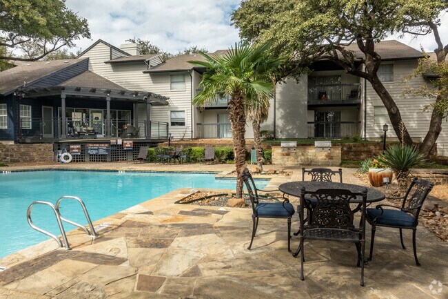 Parrilla y zona de estar en la piscina - z - Historical - The Marion