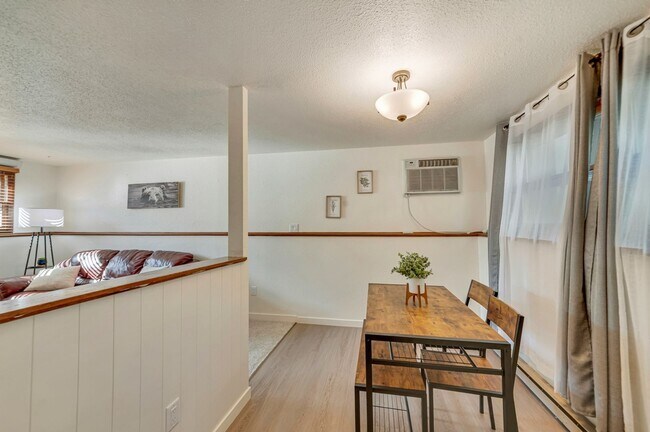 Foto del edificio - 4120 Lakeview Dr