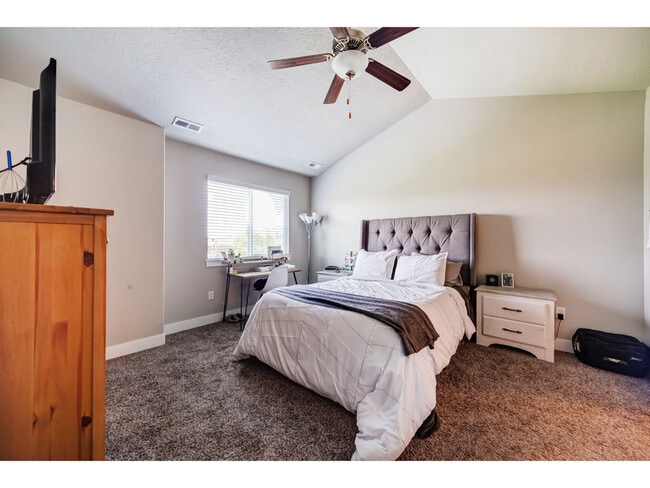 Building Photo - 701 S 1840 W