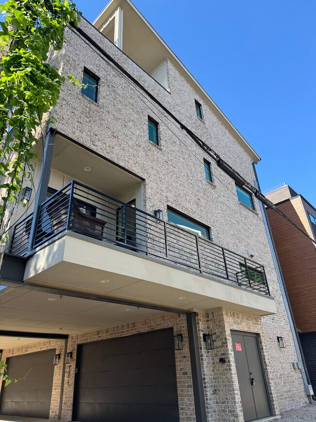Foto del edificio - 419 W 9th St