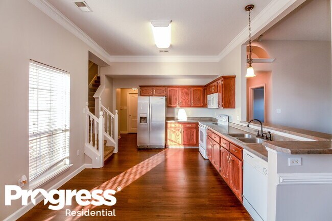 Building Photo - 2104 Eubanks Ln