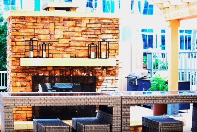 Foto del edificio - 300 S Church St