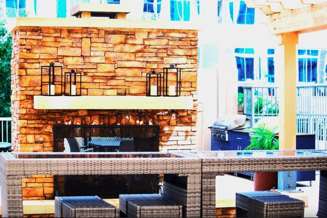 Building Photo - 300 S Church St