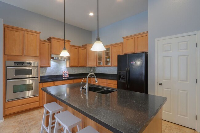 Building Photo - 22121 Greenland Park Dr