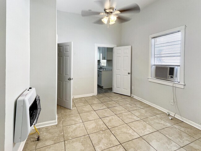 Building Photo - 2311 D'Abadie St