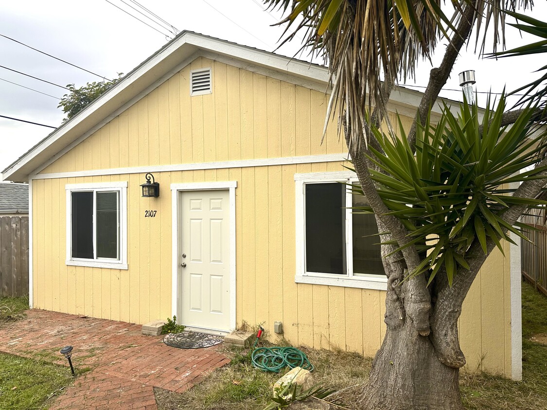 Front door - 2107 Sunset Ave