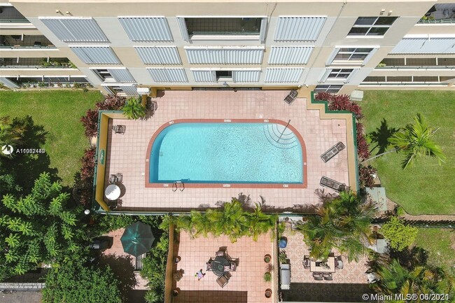 Foto del edificio - 8320 NW 8th St