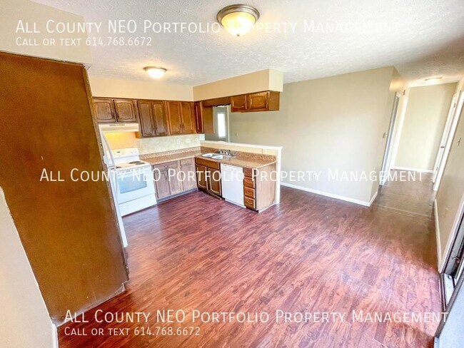 Building Photo - 6345 Birchview Dr S
