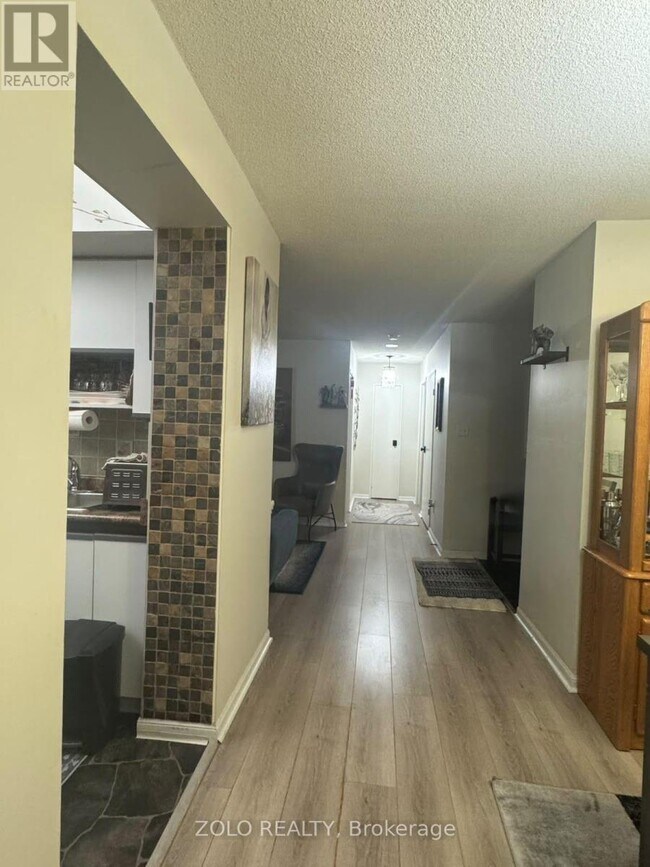 Building Photo - 550 Webb Dr