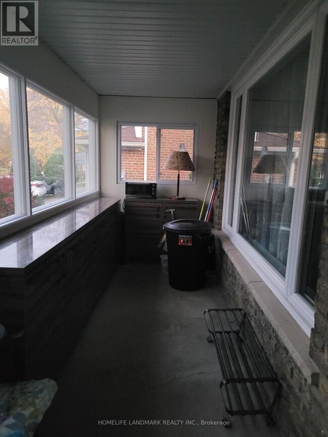 Photo du bâtiment - 229 Chartland Blvd S